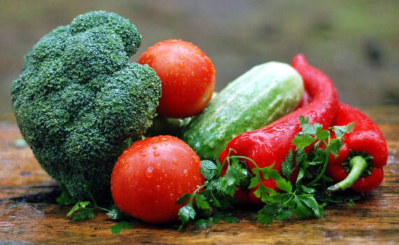 Dlaczego warto jeść warzywa i owoce sezonowe?