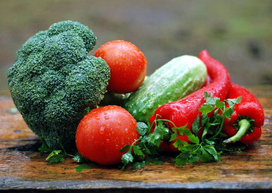 Dlaczego warto jeść warzywa i owoce sezonowe?